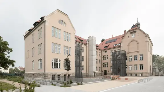 view on the Geschwister-Scholl-Gymnasiums in Zeitz after renovation